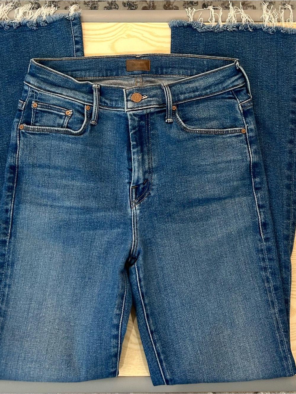 MOTHER The Weekender Fray Jeans - Picture 3 of 9
